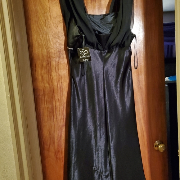 The Perfect Little Black Dress - Picture 6 of 6